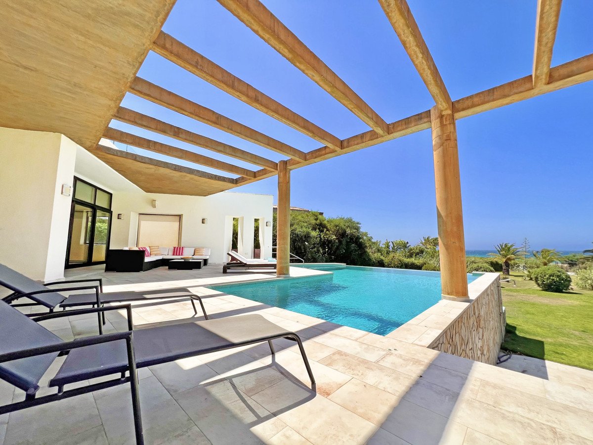 5 Bed Detached Villa in Tarifa