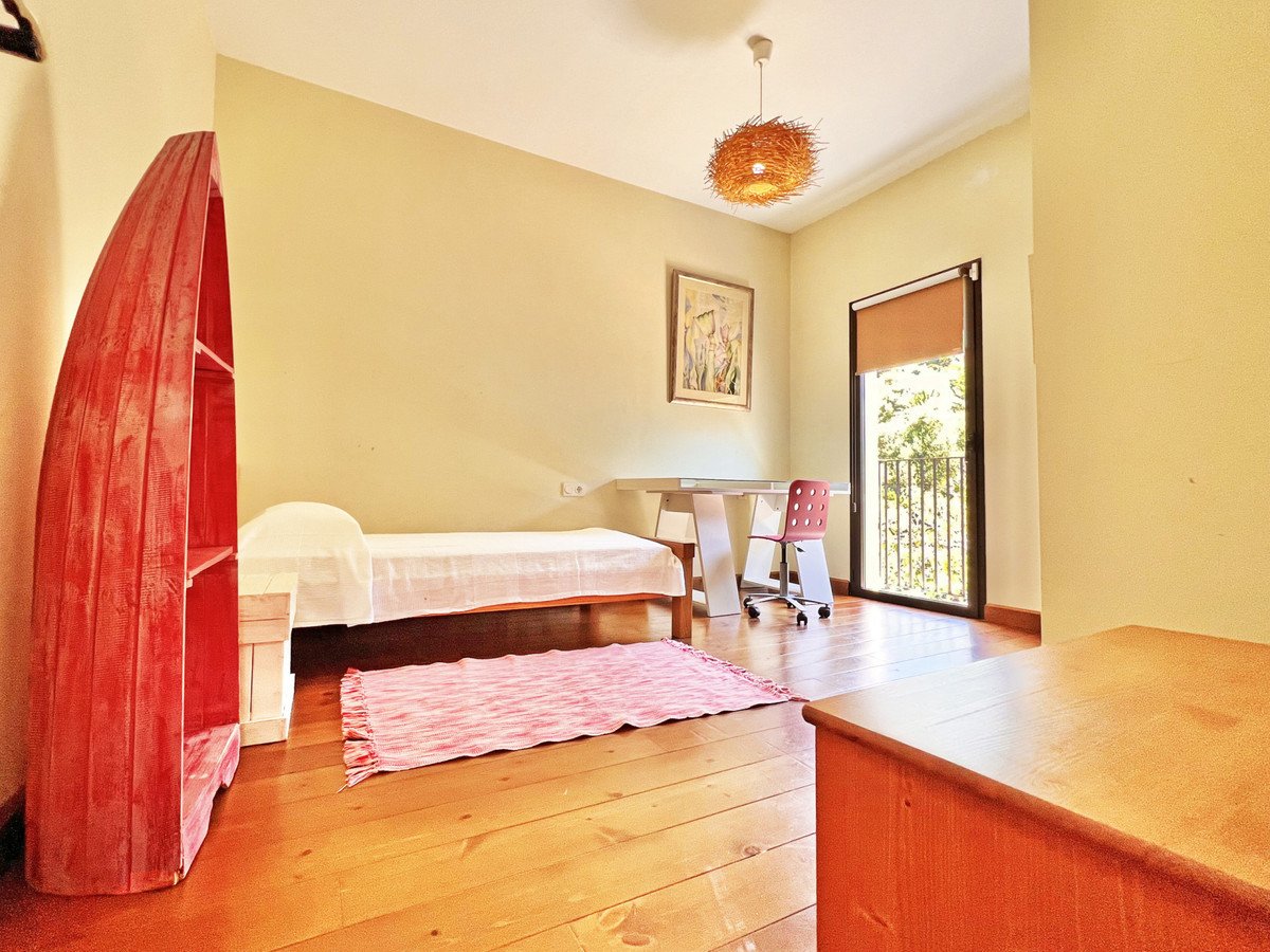 5 Bed Detached Villa in Tarifa