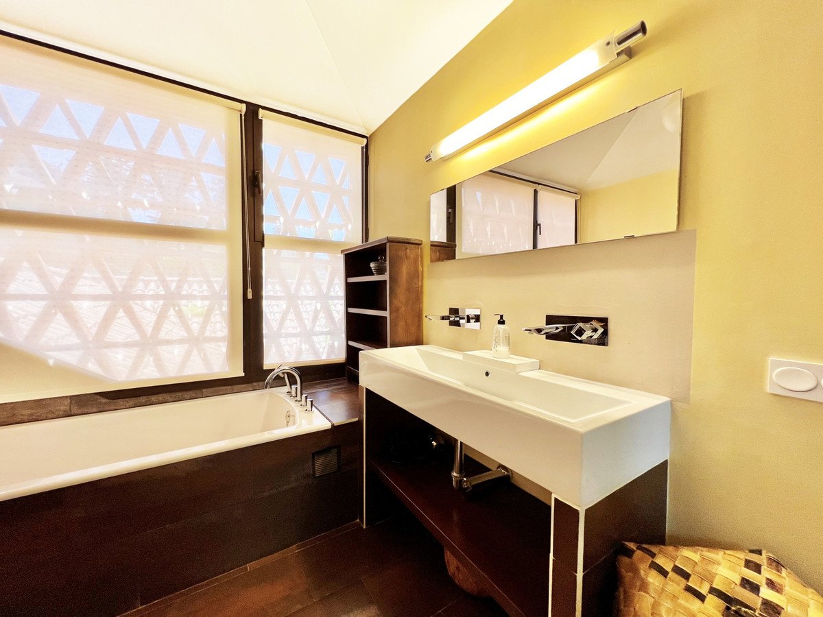 5 Bed Detached Villa in Tarifa