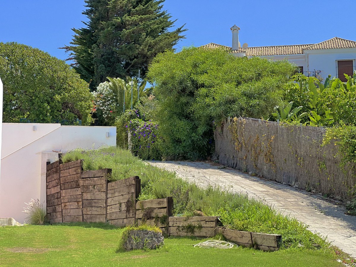 5 Bed Detached Villa in Tarifa