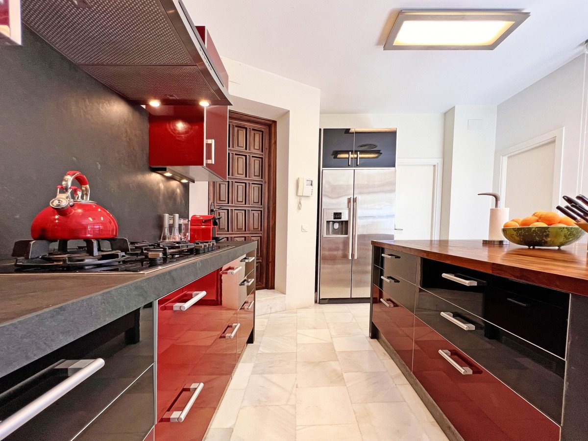 5 Bed Detached Villa in Tarifa