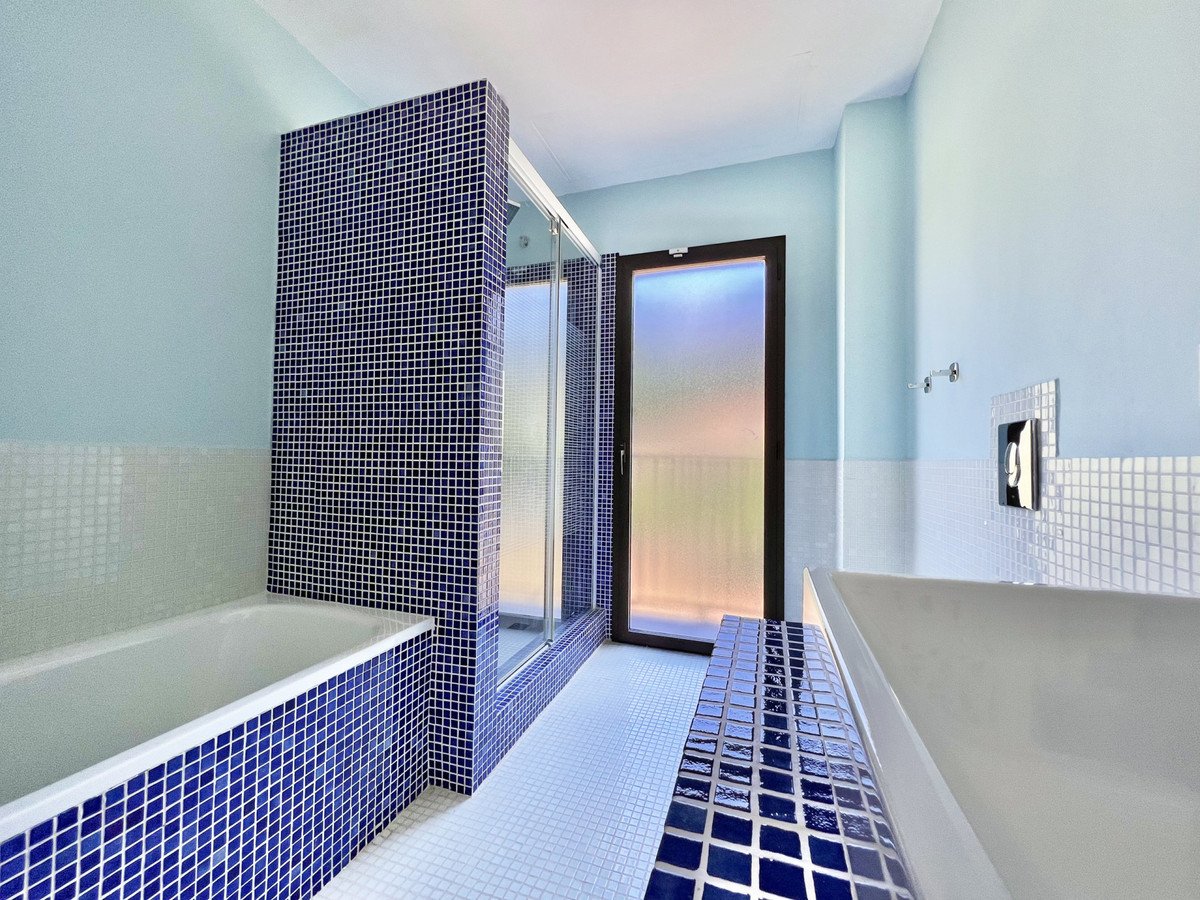 5 Bed Detached Villa in Tarifa