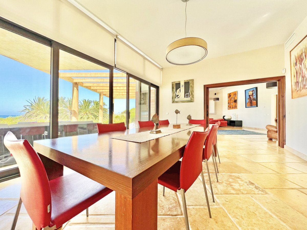 5 Bed Detached Villa in Tarifa