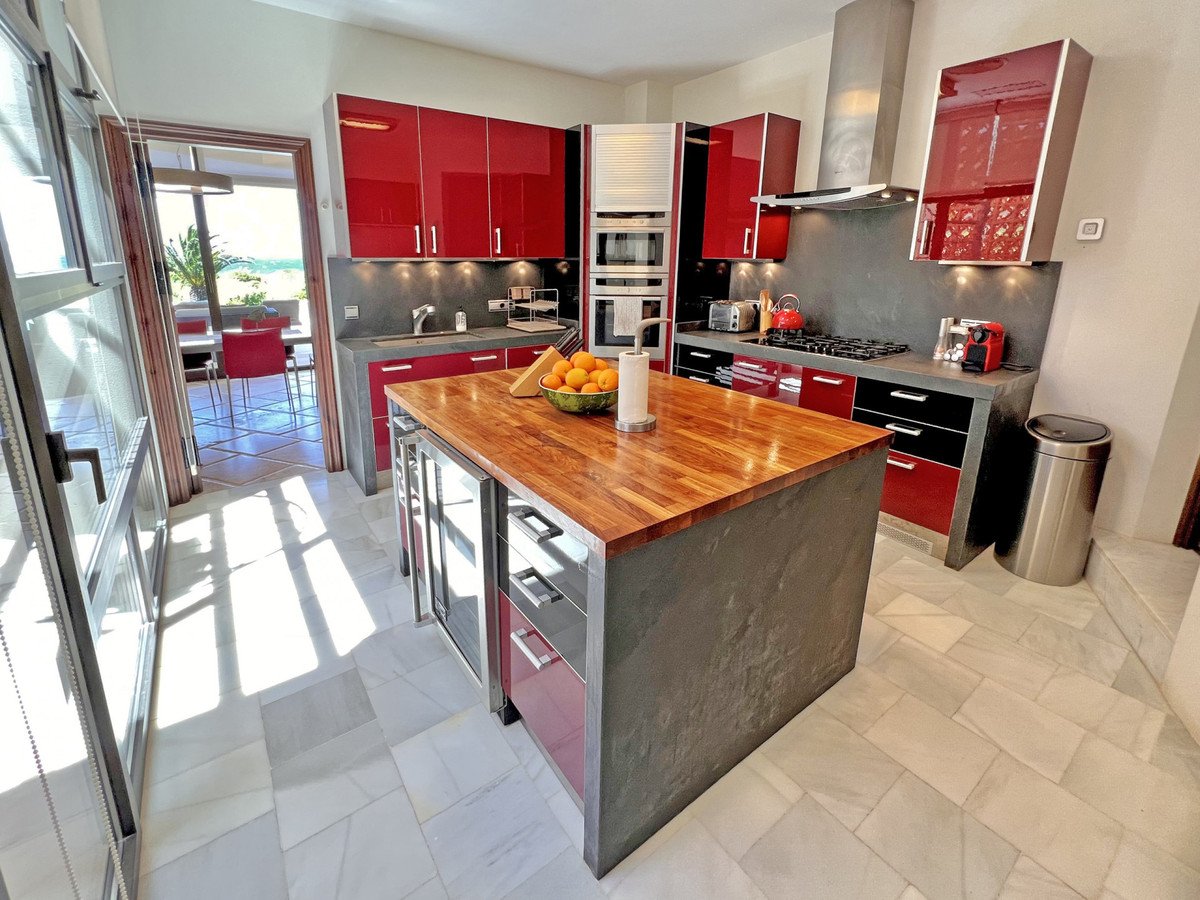5 Bed Detached Villa in Tarifa