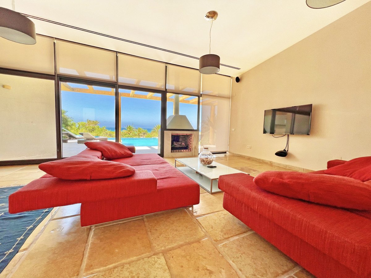 5 Bed Detached Villa in Tarifa