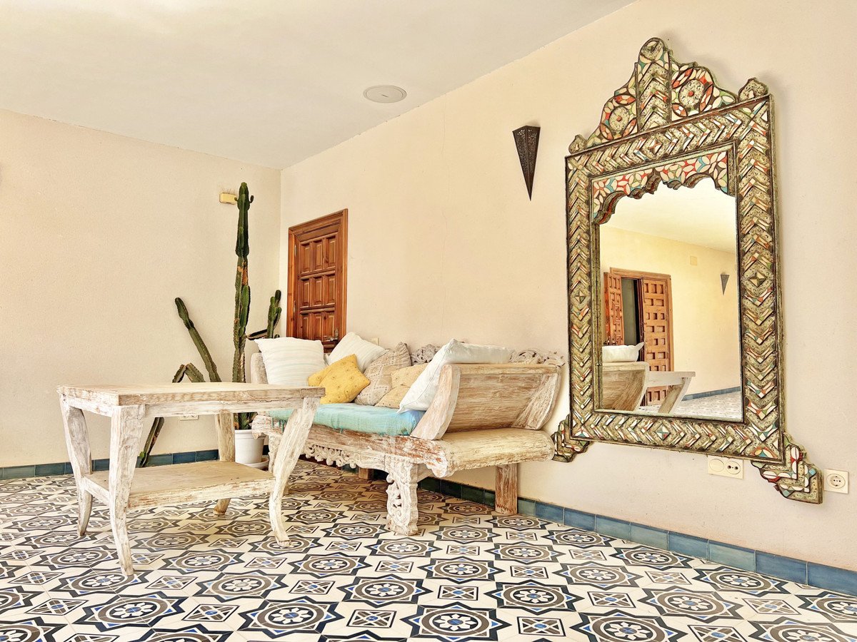 5 Bed Detached Villa in Tarifa