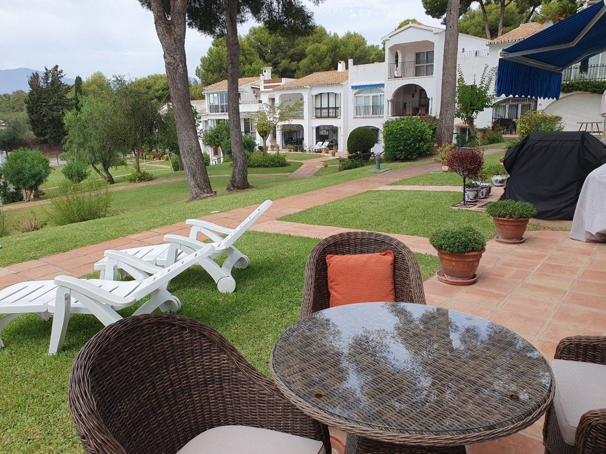 2 Bed Ground Floor Apartment in El Paraiso