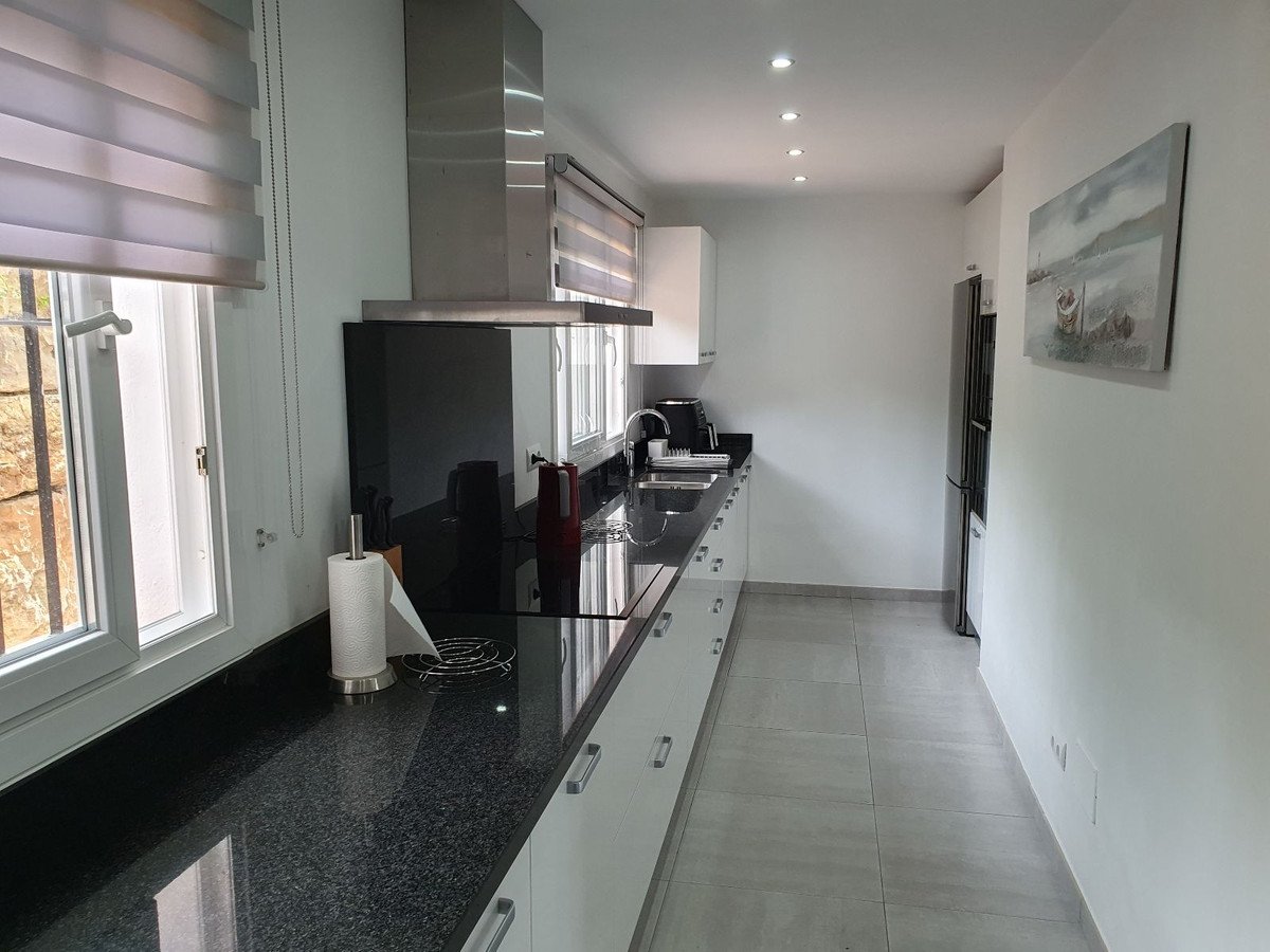 2 Bed Ground Floor Apartment in El Paraiso