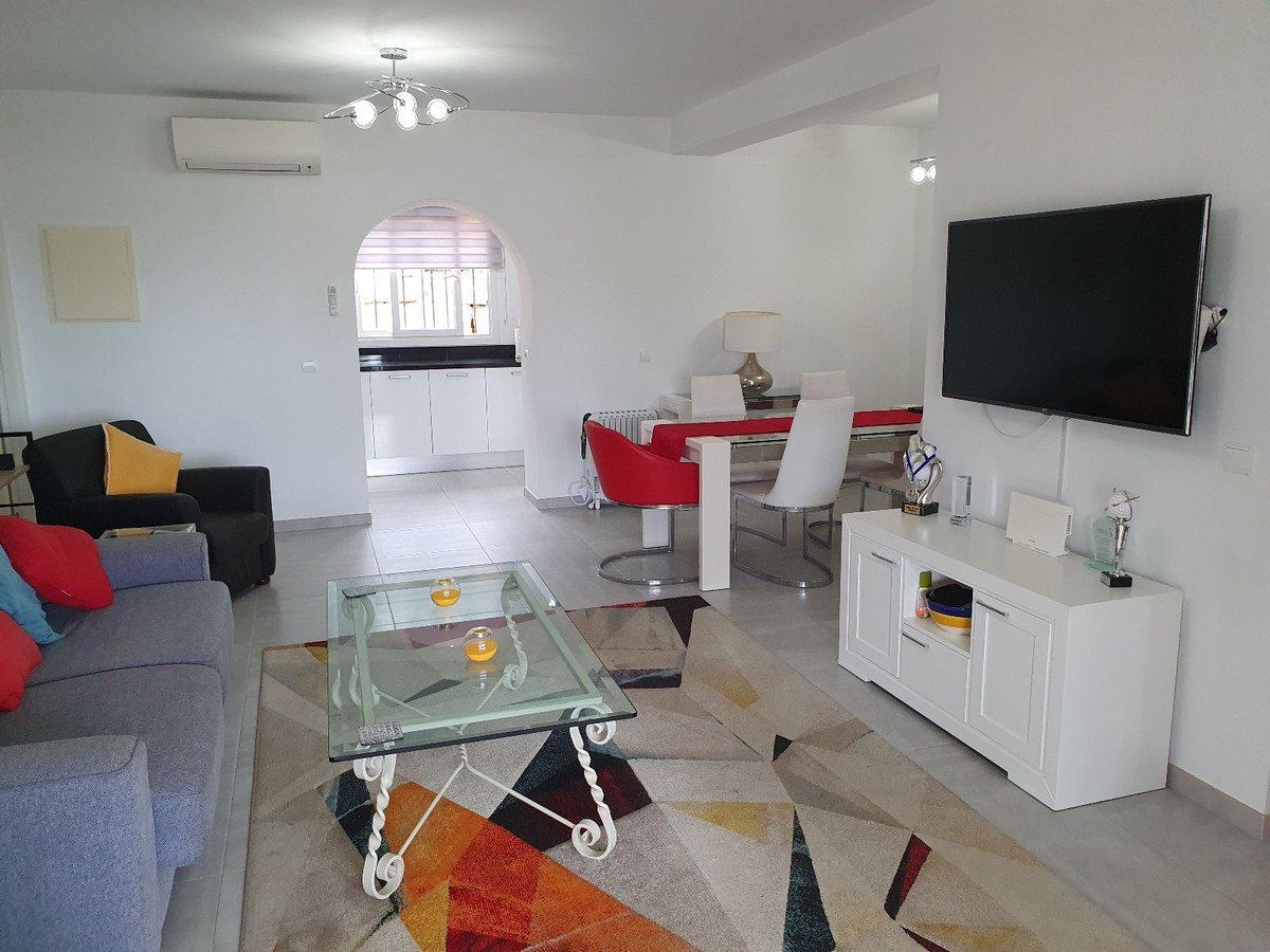 2 Bed Ground Floor Apartment in El Paraiso