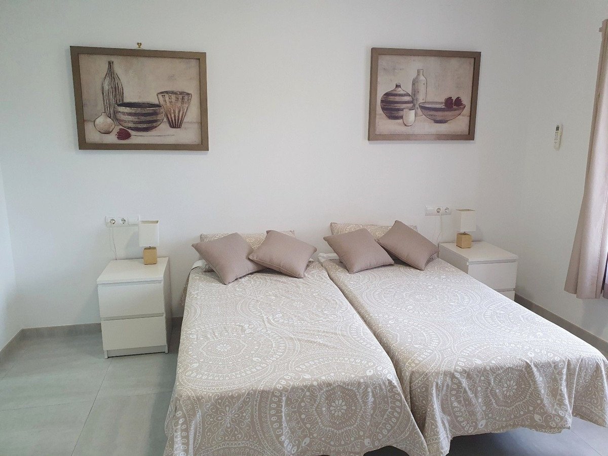 2 Bed Ground Floor Apartment in El Paraiso