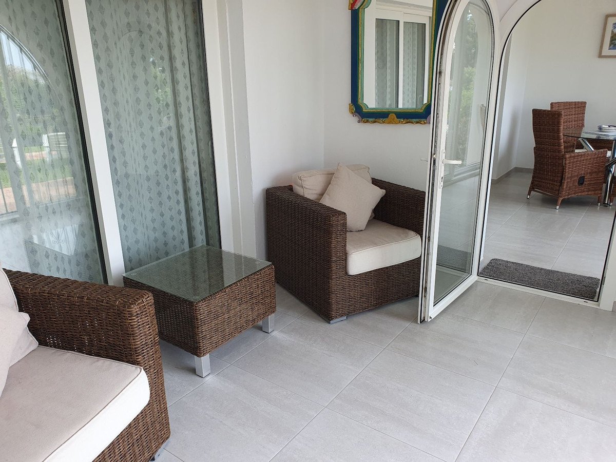 2 Bed Ground Floor Apartment in El Paraiso