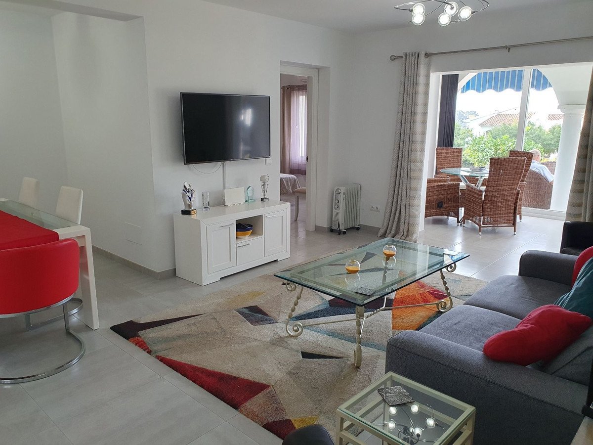 2 Bed Ground Floor Apartment in El Paraiso