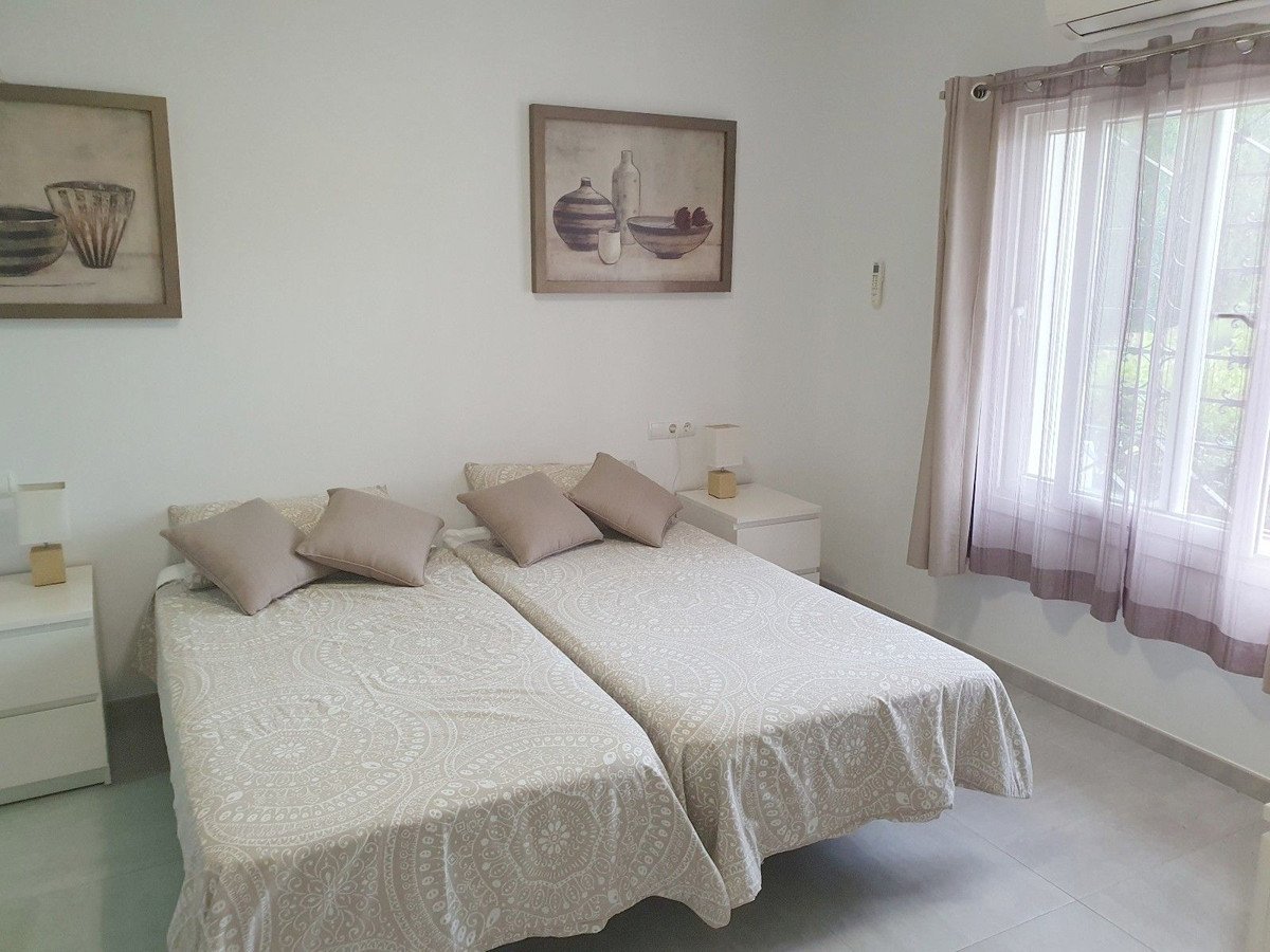2 Bed Ground Floor Apartment in El Paraiso