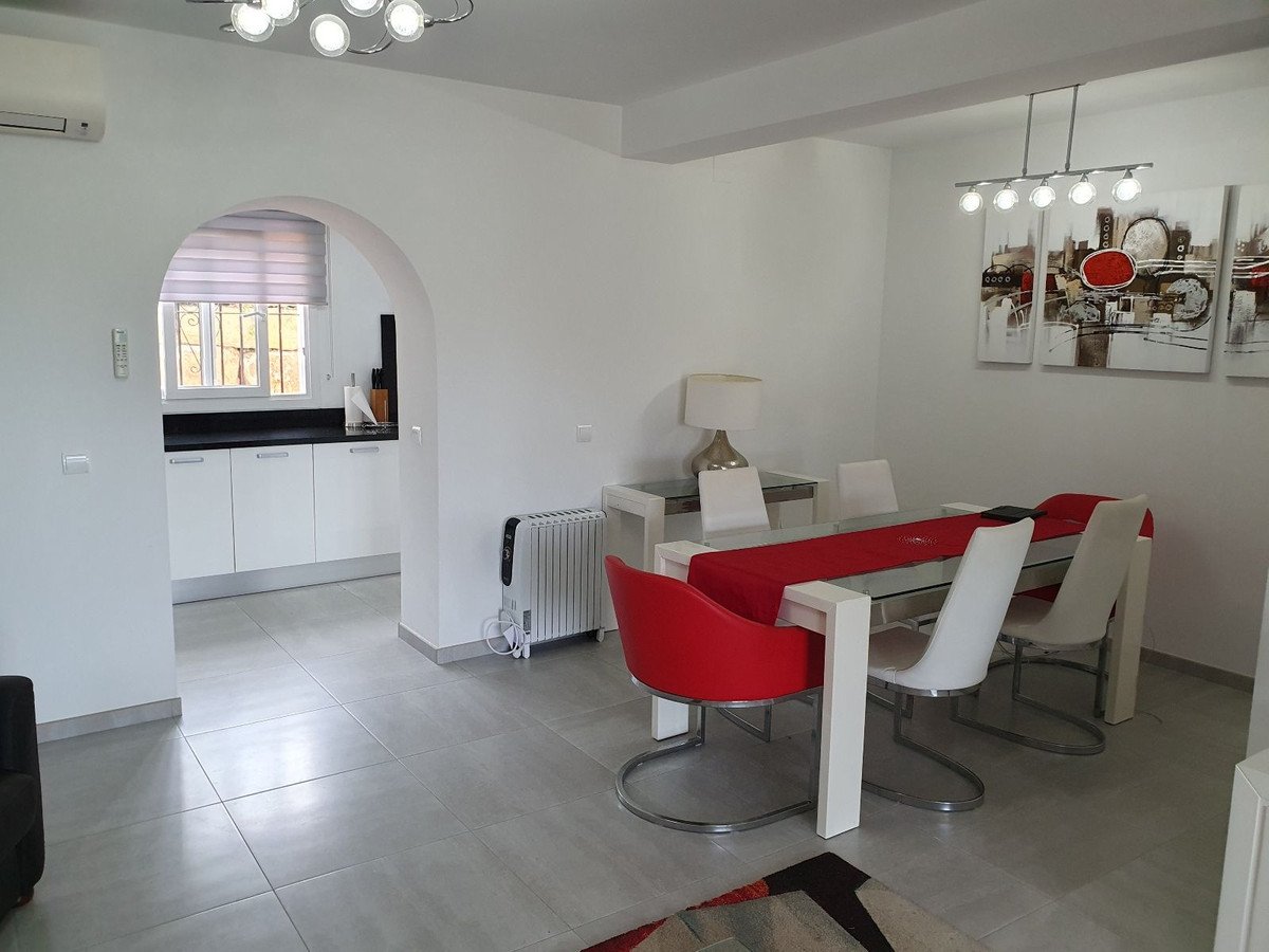 2 Bed Ground Floor Apartment in El Paraiso