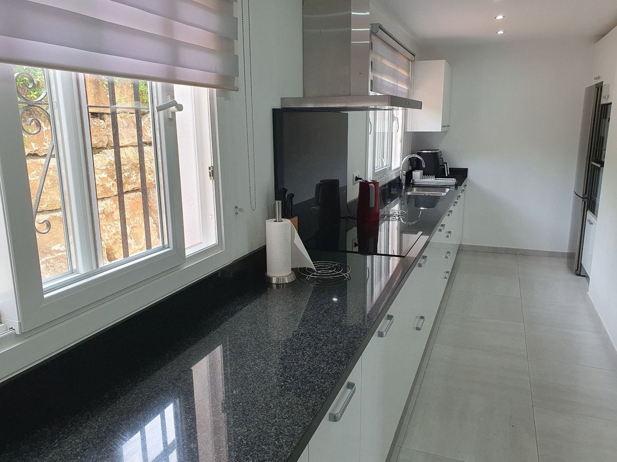 2 Bed Ground Floor Apartment in El Paraiso