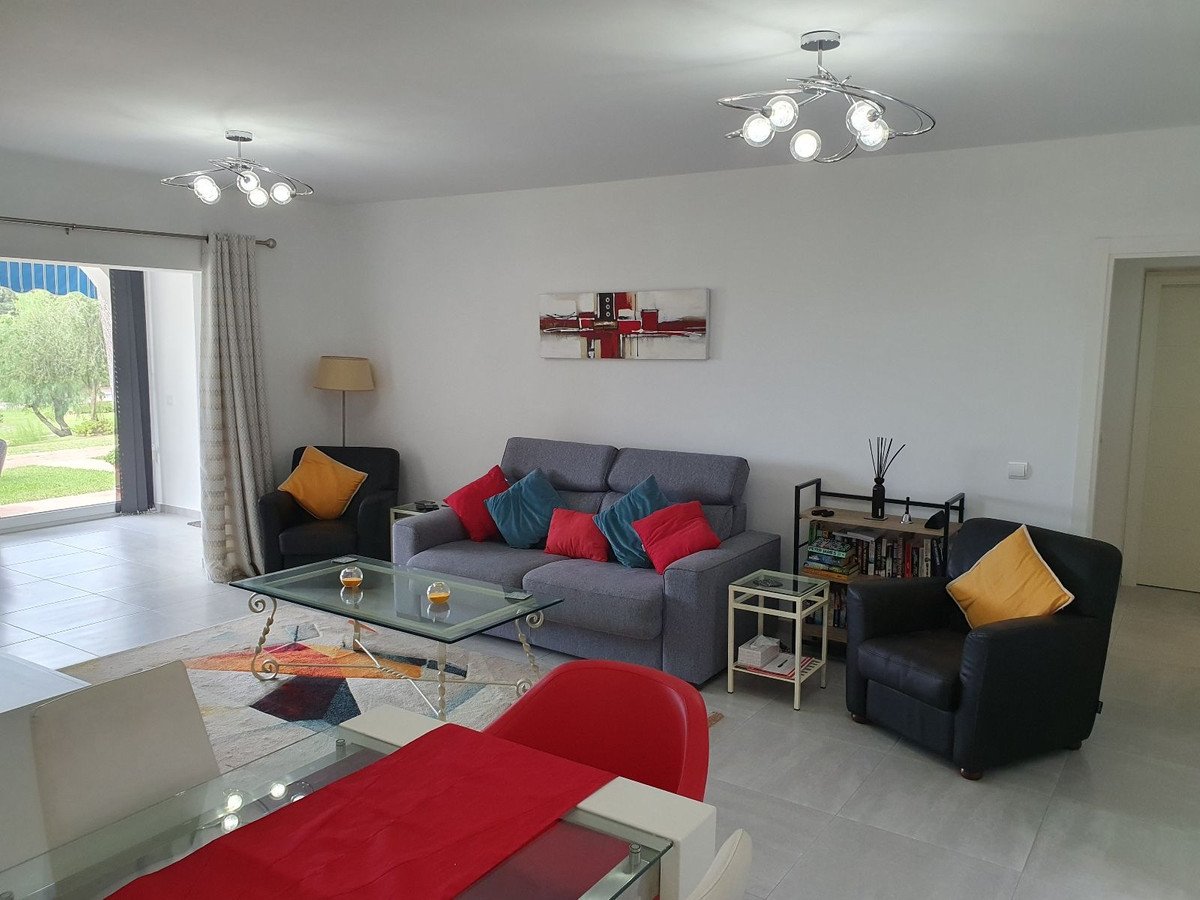 2 Bed Ground Floor Apartment in El Paraiso