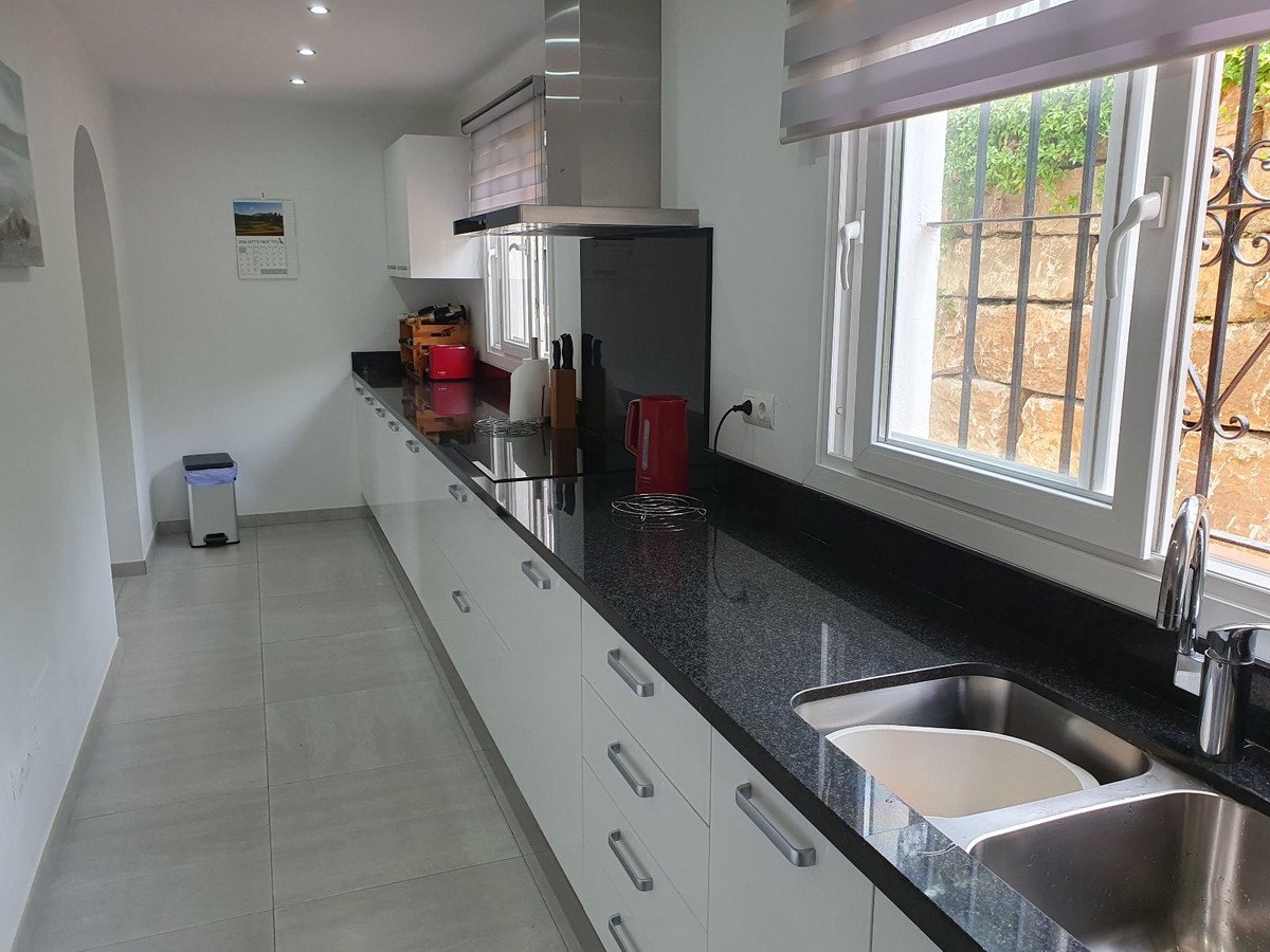2 Bed Ground Floor Apartment in El Paraiso