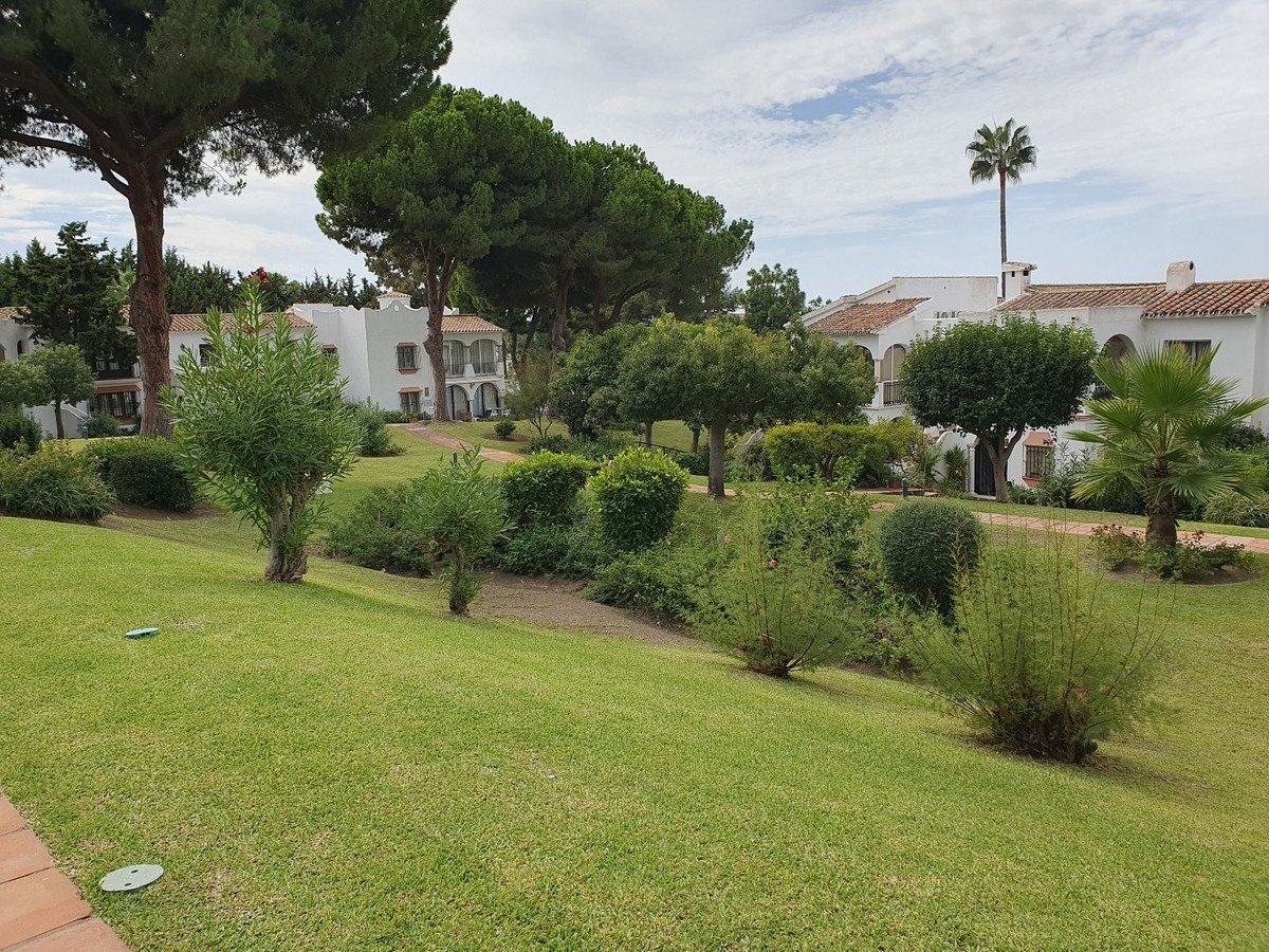 2 Bed Ground Floor Apartment in El Paraiso