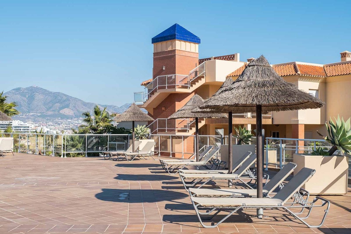 2 Bed Middle Floor Apartment in Mijas Costa