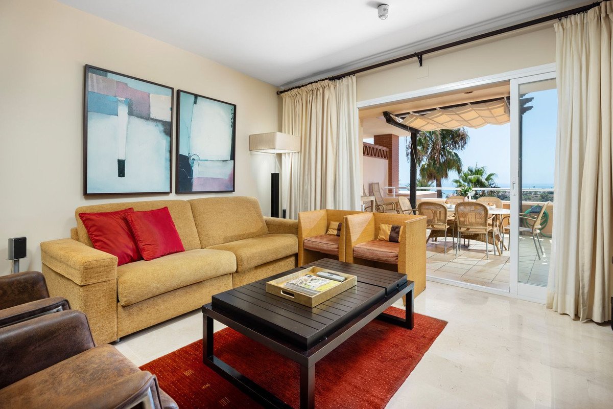 2 Bed Middle Floor Apartment in Mijas Costa
