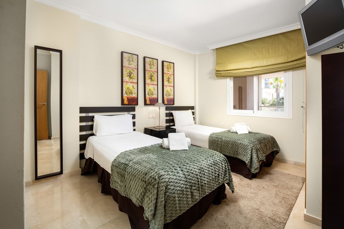 2 Bed Middle Floor Apartment in Mijas Costa