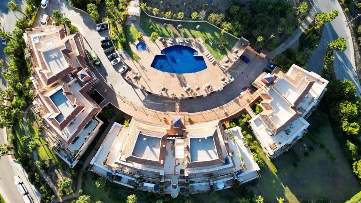 2 Bed Middle Floor Apartment in Mijas Costa