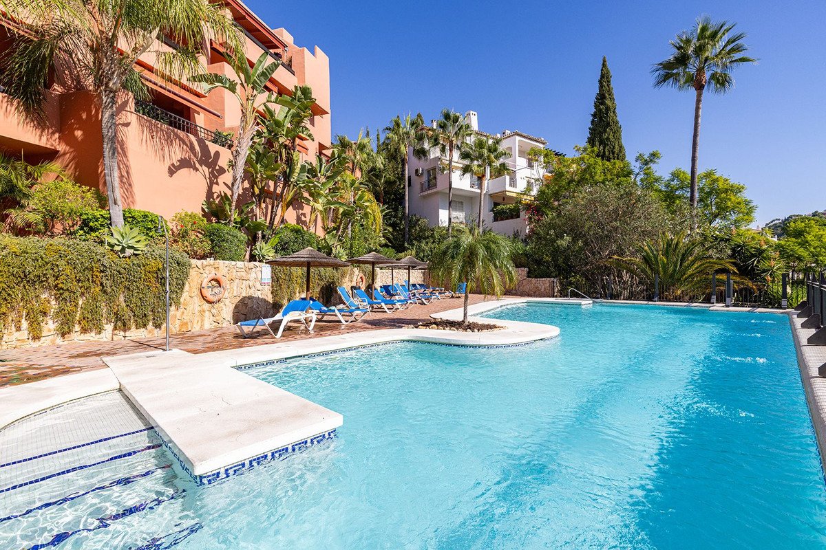 2 Bed Penthouse in Benahavís