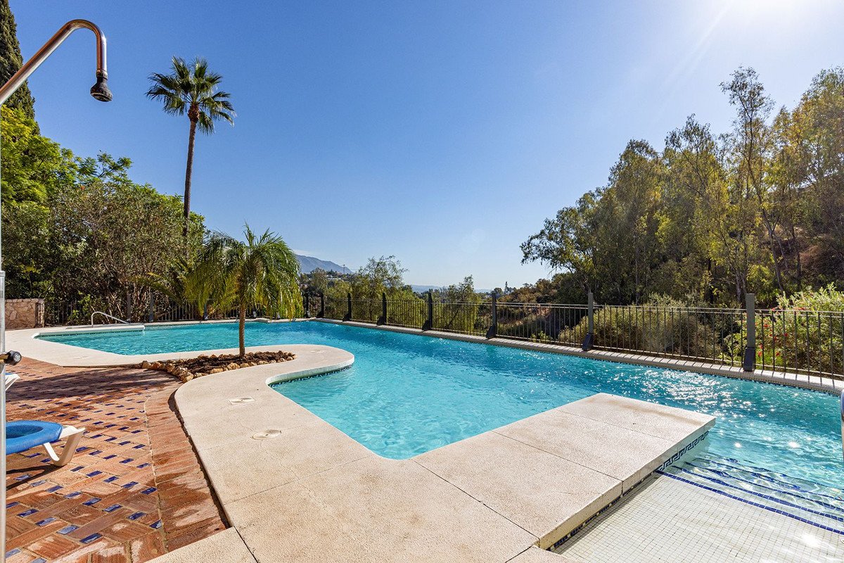 2 Bed Penthouse in Benahavís