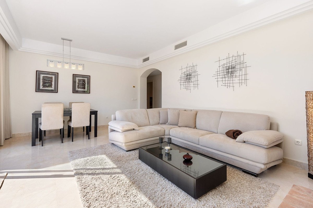 2 Bed Penthouse in Benahavís
