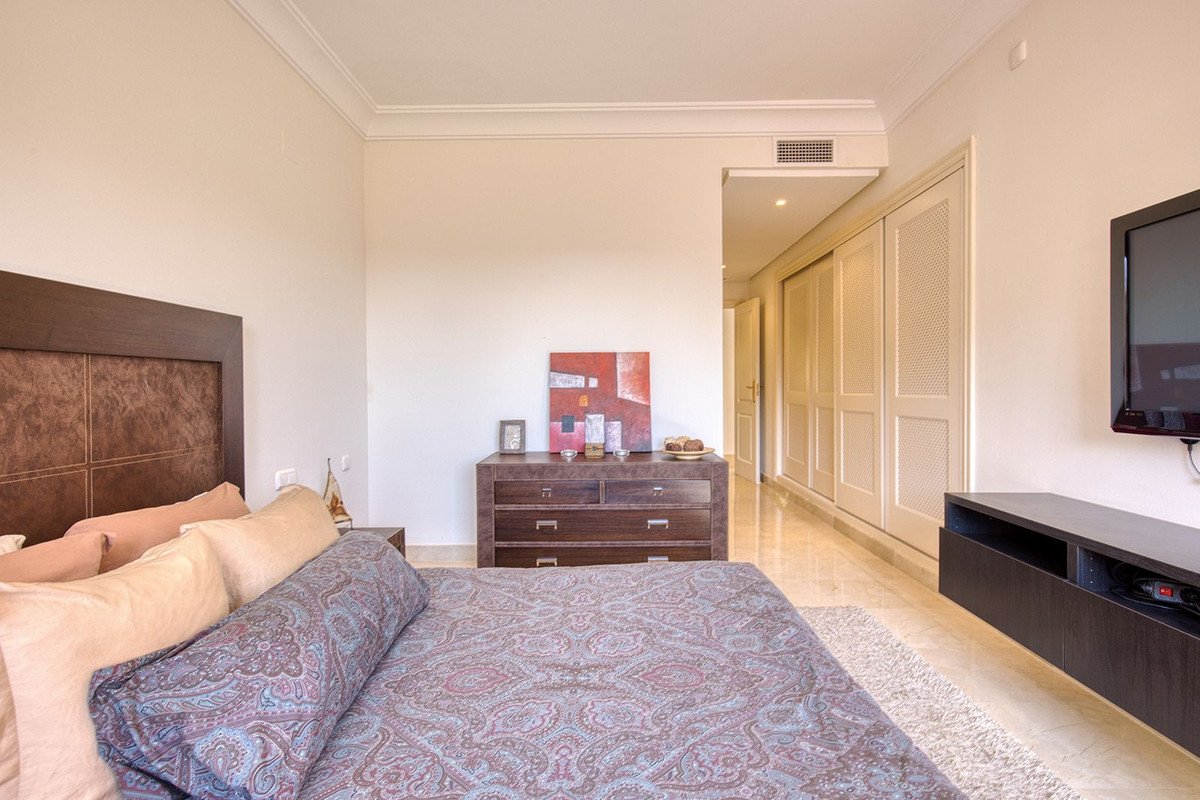 2 Bed Penthouse in Benahavís