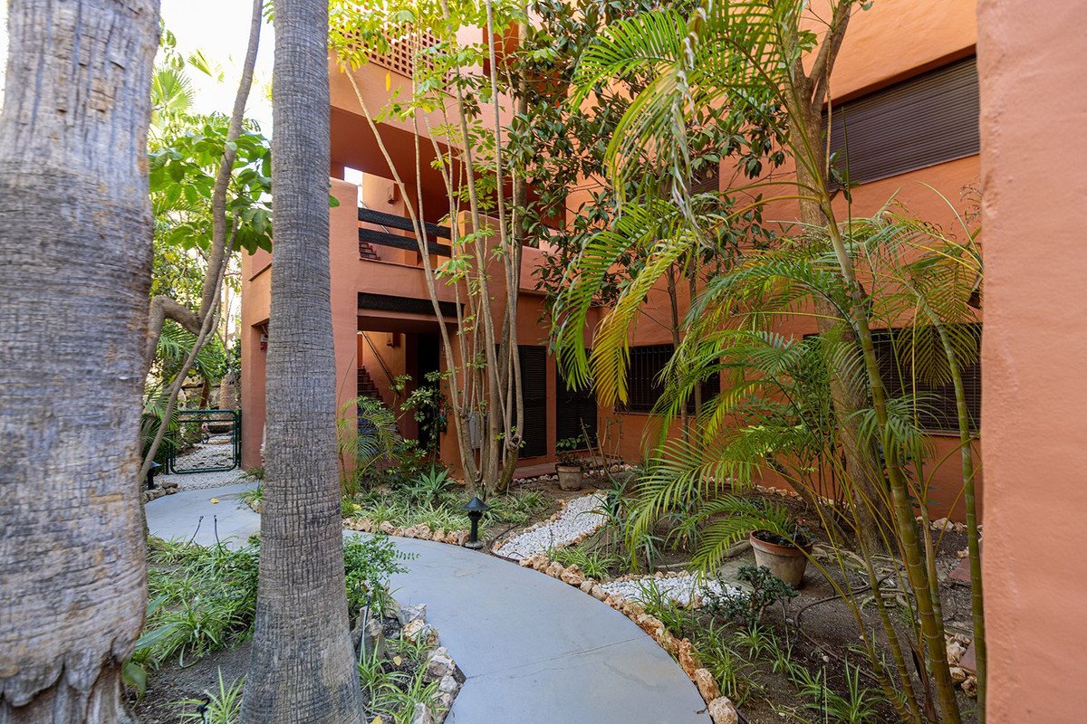 2 Bed Penthouse in Benahavís