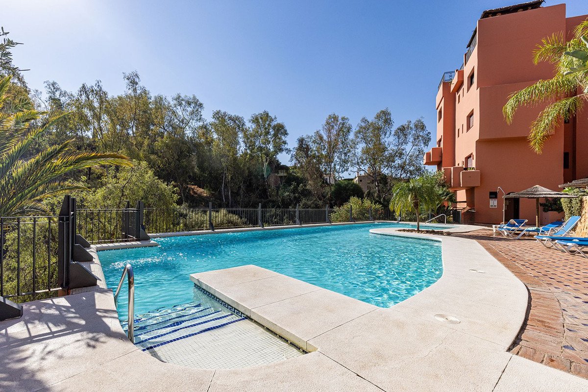 2 Bed Penthouse in Benahavís