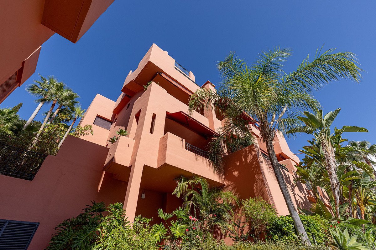 2 Bed Penthouse in Benahavís