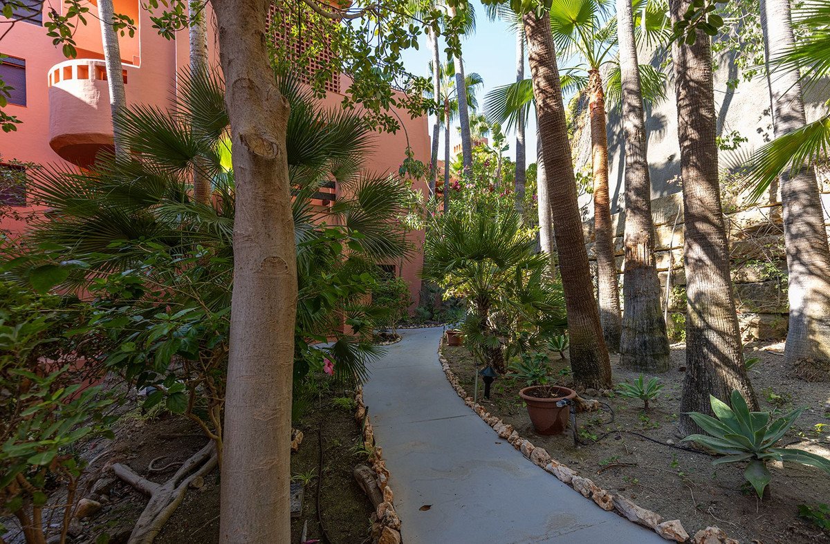 2 Bed Penthouse in Benahavís