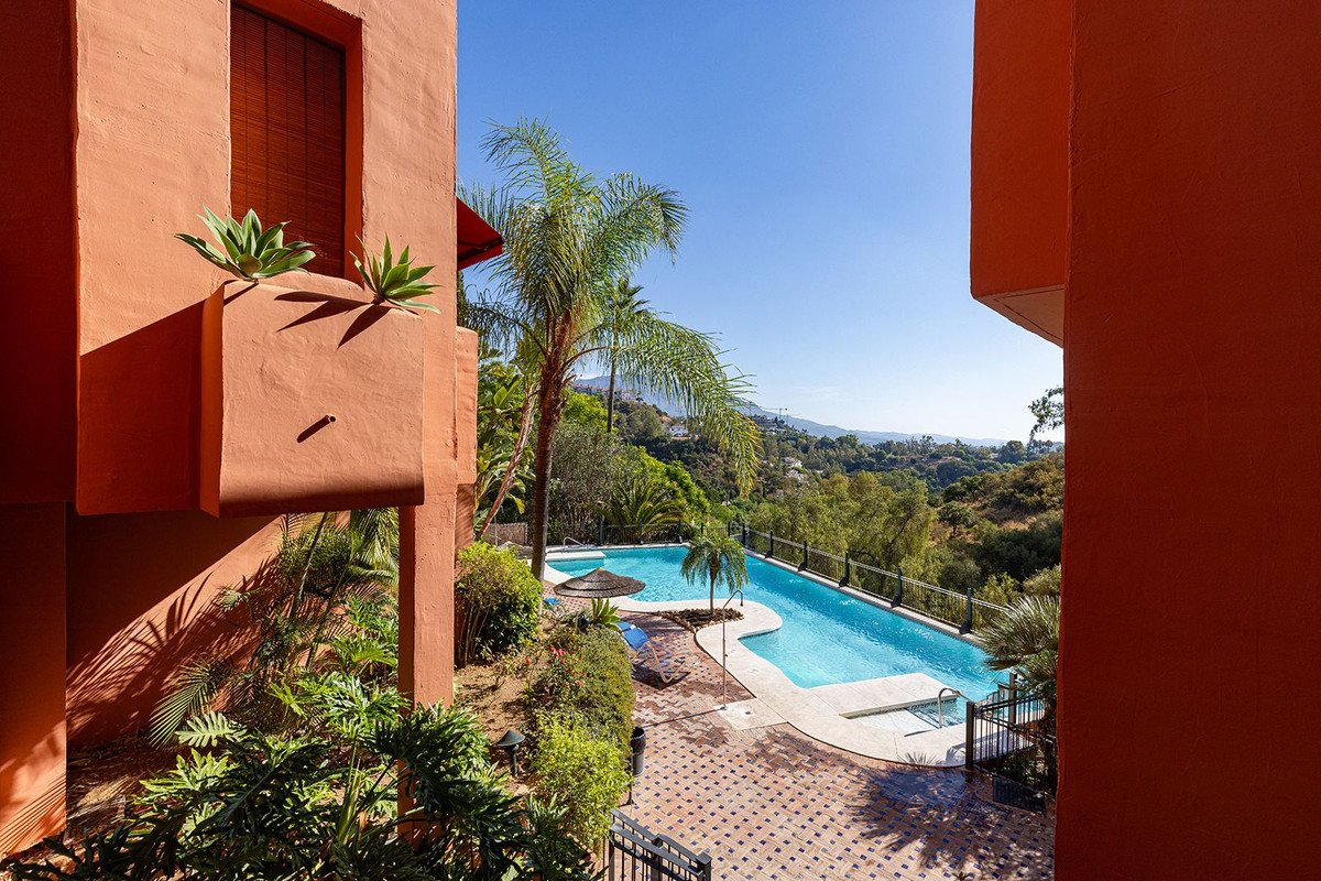 2 Bed Penthouse in Benahavís