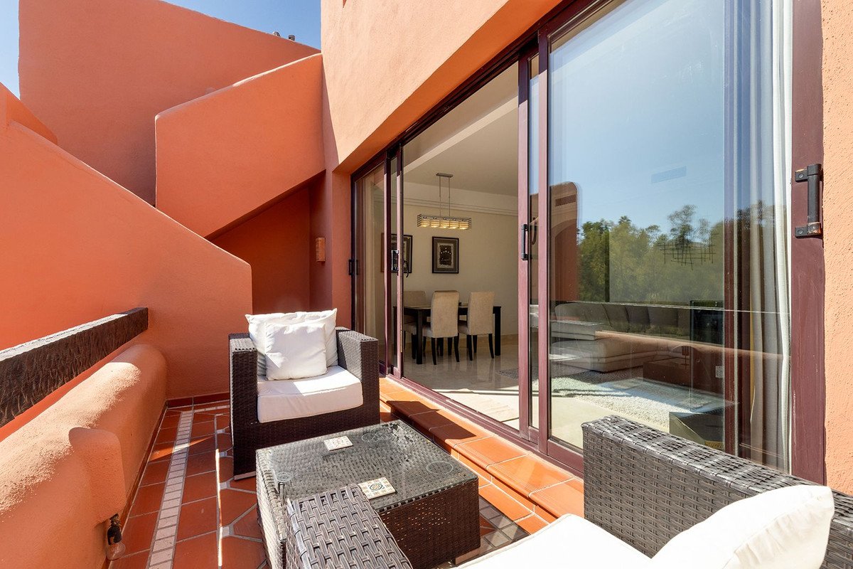 2 Bed Penthouse in Benahavís