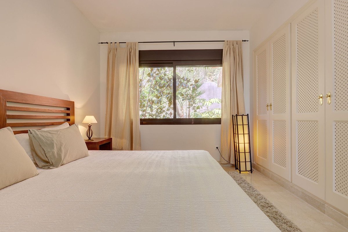 2 Bed Penthouse in Benahavís