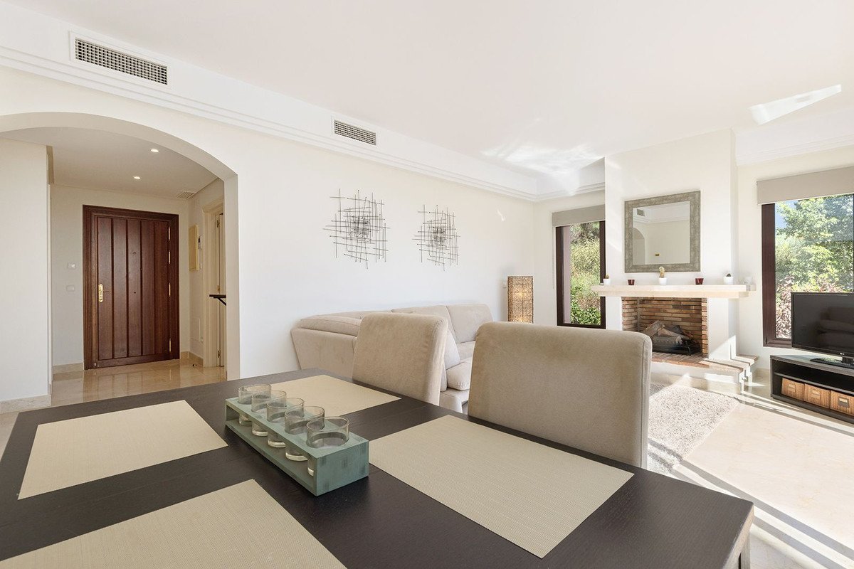 2 Bed Penthouse in Benahavís