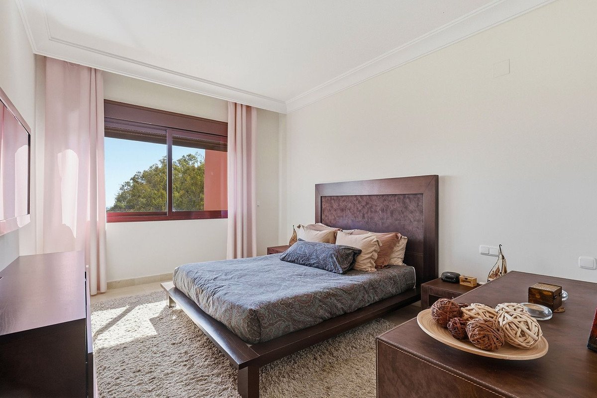 2 Bed Penthouse in Benahavís