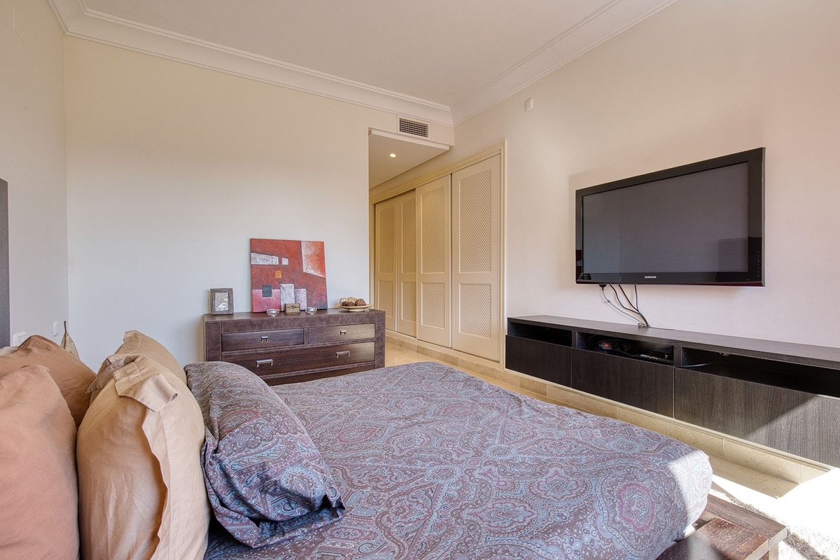 2 Bed Penthouse in Benahavís