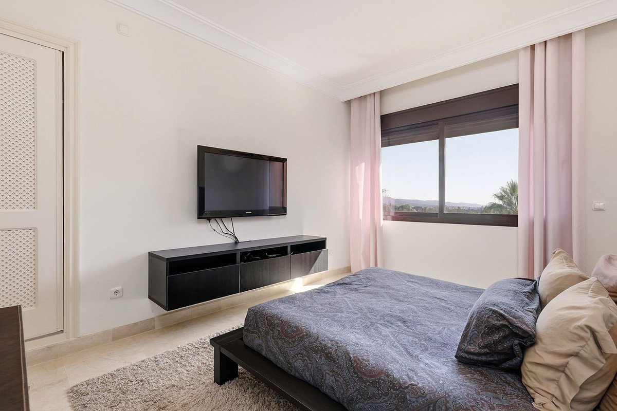 2 Bed Penthouse in Benahavís