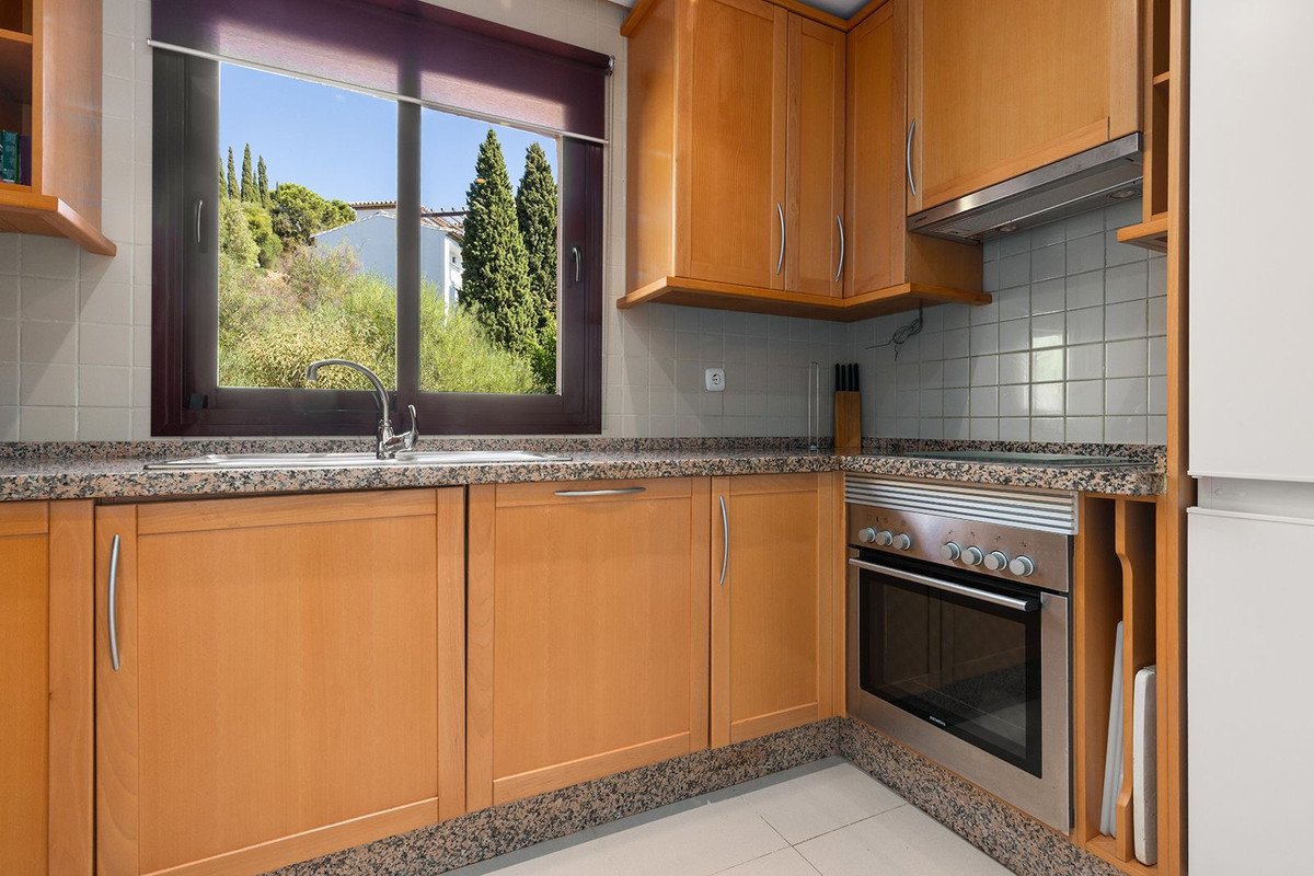 2 Bed Penthouse in Benahavís