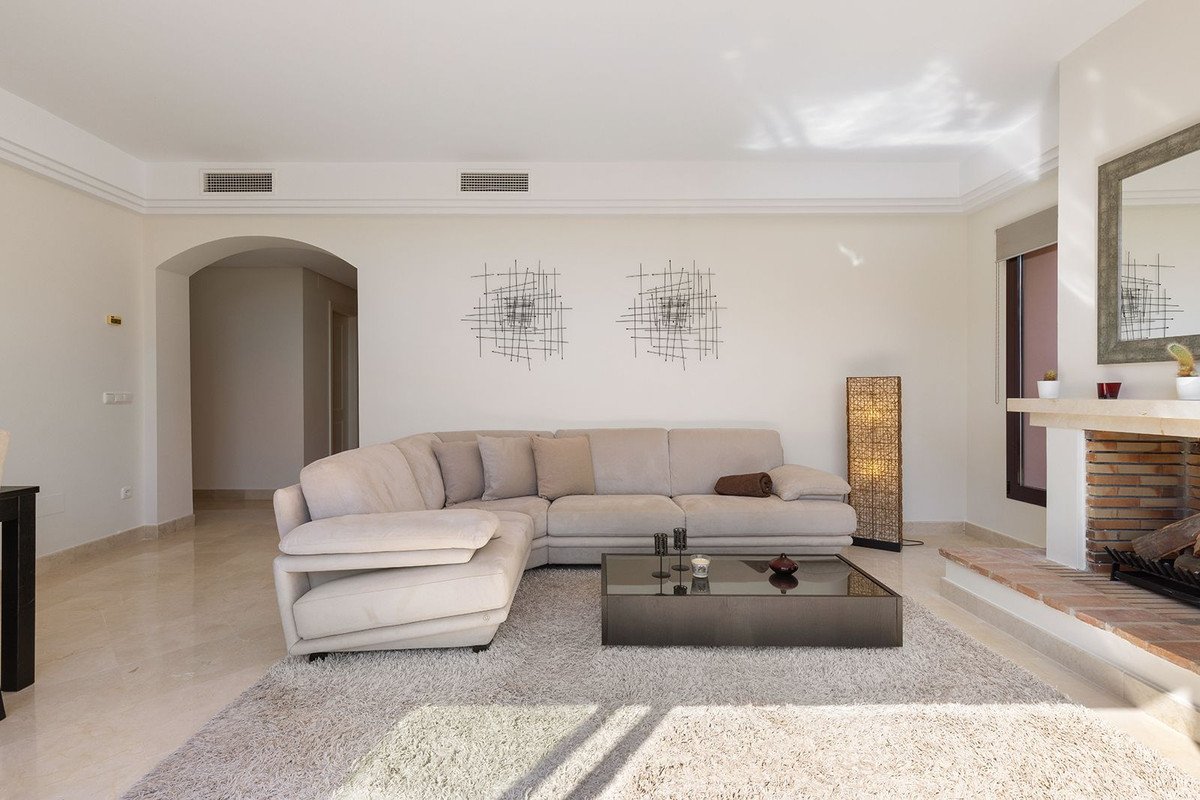 2 Bed Penthouse in Benahavís