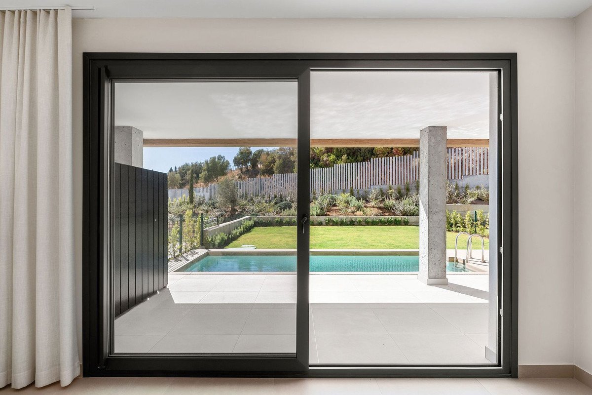 2 Bed Ground Floor Apartment in Altos de los Monteros