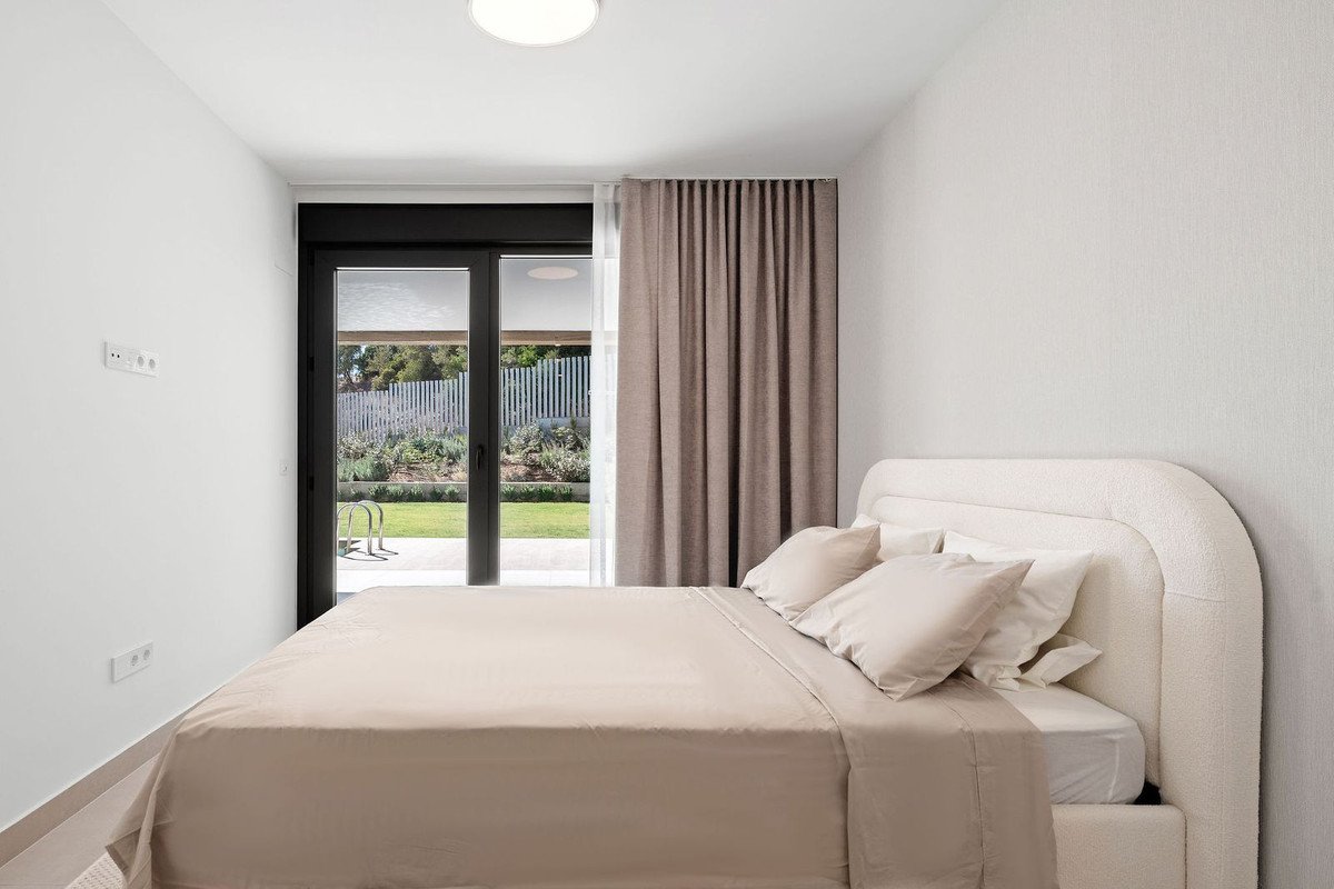 2 Bed Ground Floor Apartment in Altos de los Monteros