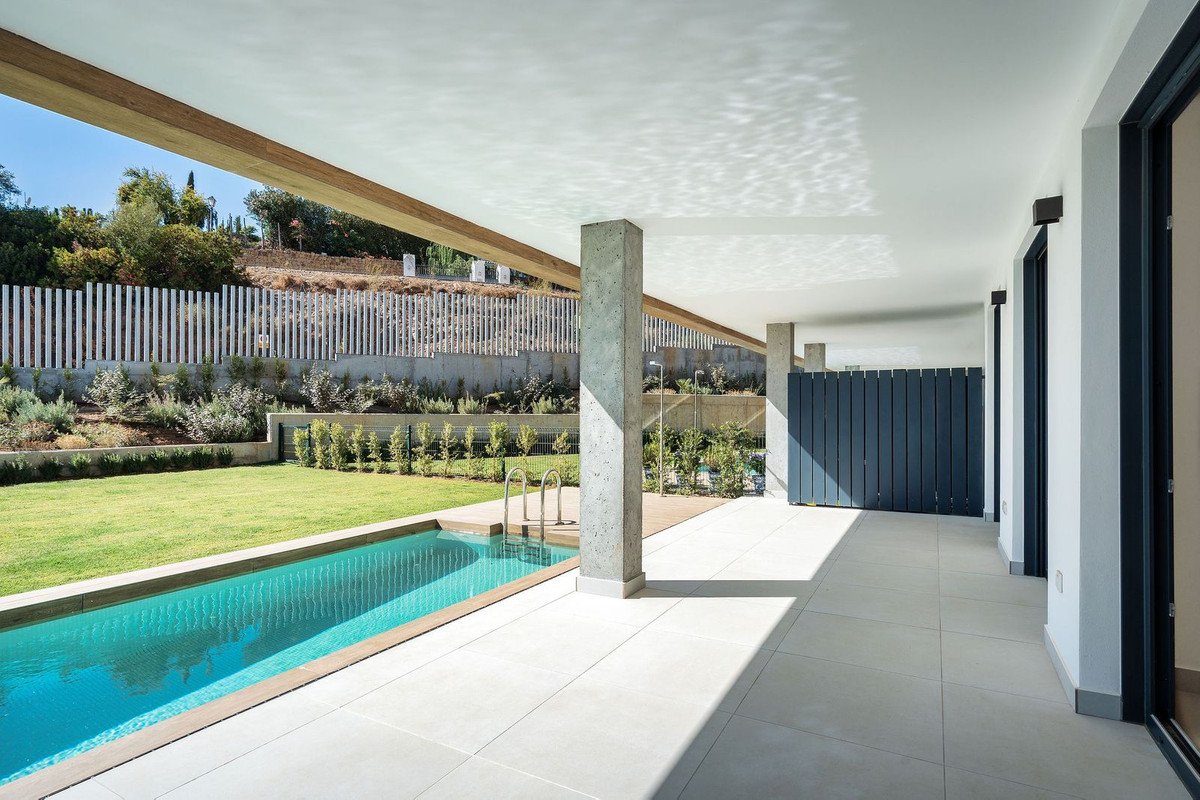 2 Bed Ground Floor Apartment in Altos de los Monteros