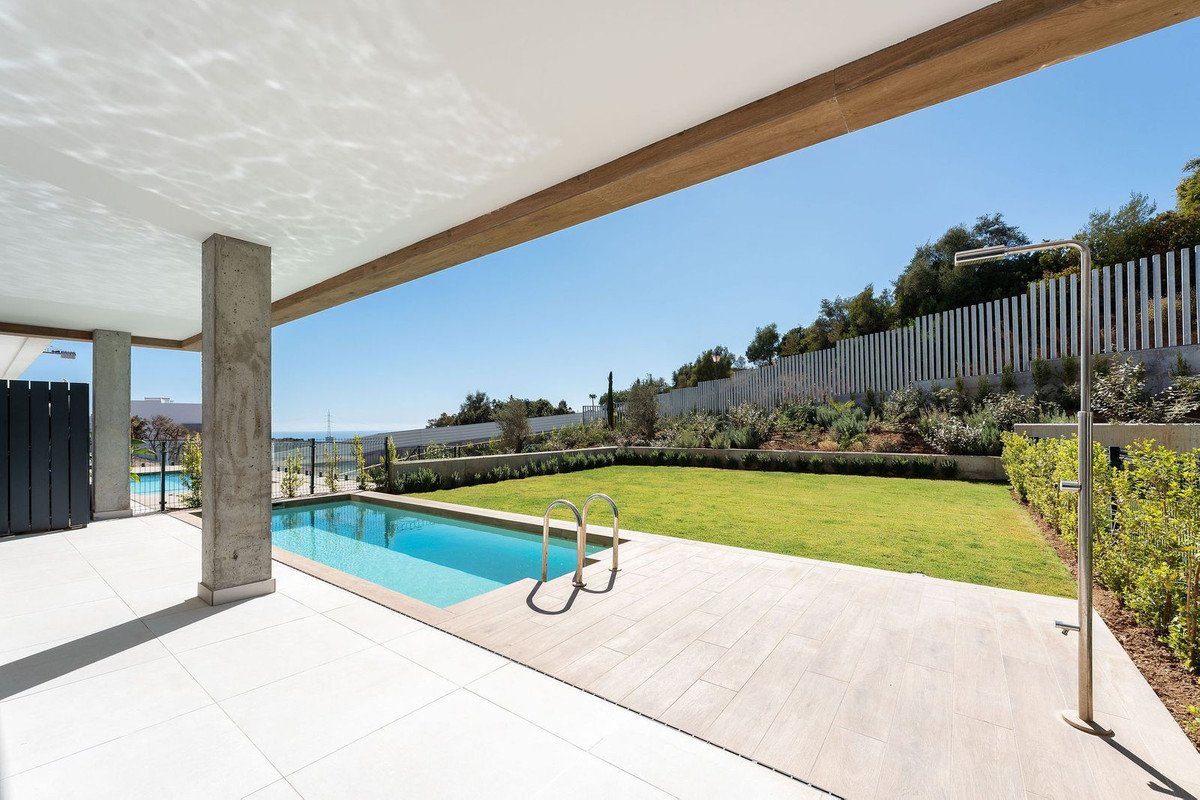 2 Bed Ground Floor Apartment in Altos de los Monteros