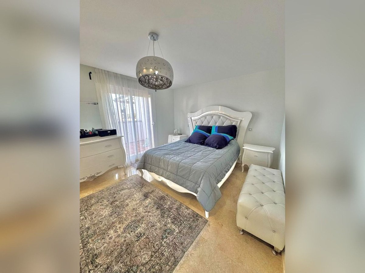 3 Bed Middle Floor Apartment in Nueva Andalucía