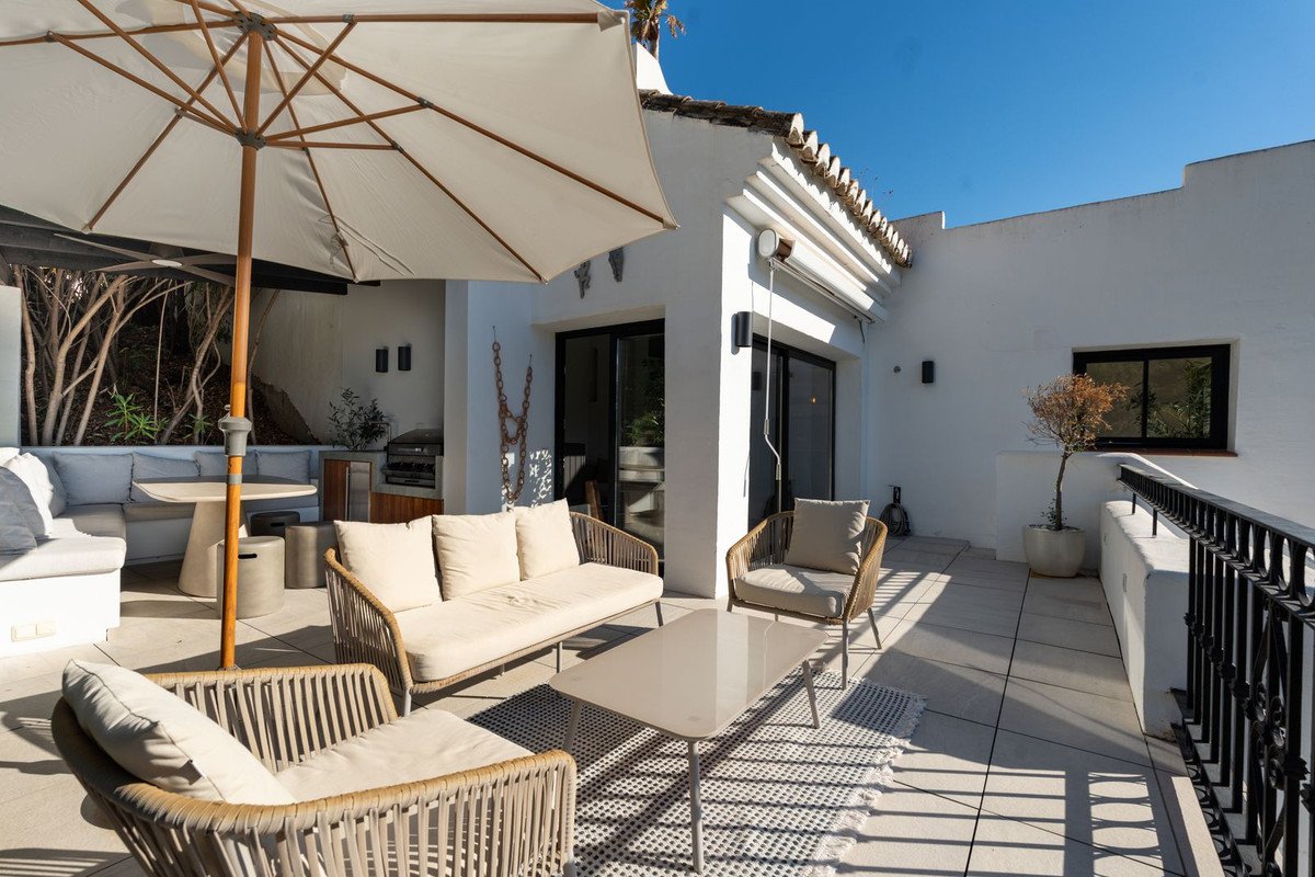 3 Bed Semi-Detached House in Istán