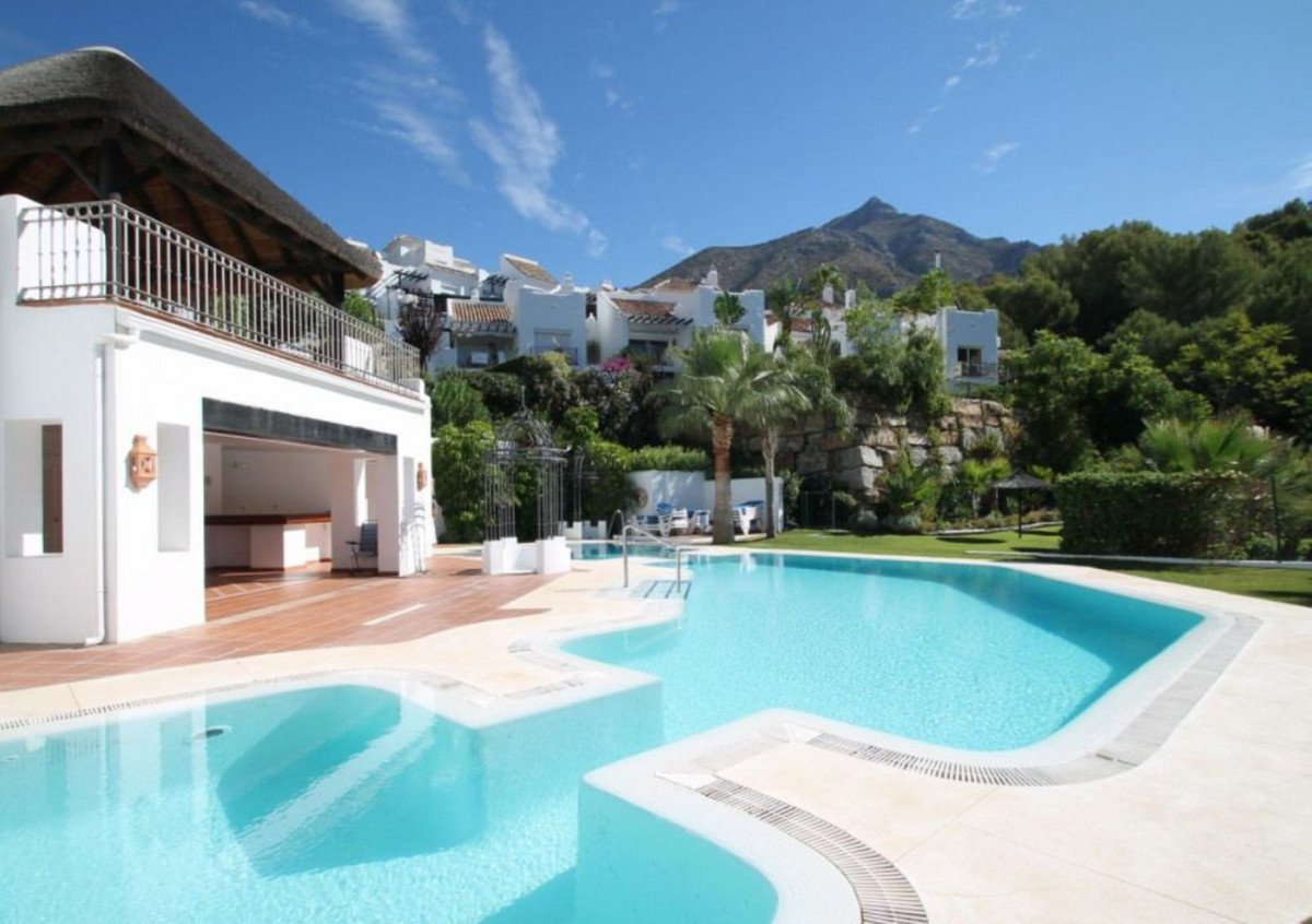 3 Bed Semi-Detached House in Istán